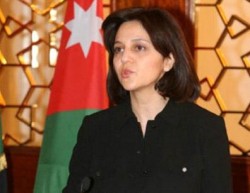 مشاجرات وتحطيم زجاج داخل مركز الخنساء بالرصيفة احتجاجا على سوء الخدمات