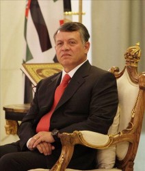 الملك يستمع إلى رد مجلس الأمة على خطاب العرش السامي