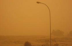 العثور على طفلة تاهت في الصحراء بعد حادث سير لوالديها في الازرق