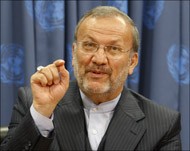 نجاد يقيل وزير خارجيته ويعين أكبر مسؤول نووي بالبلاد بدلا منه