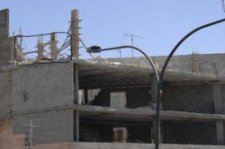 تحميل مالك الأرض المجاورة مسؤولية عمارات الأشرفية المهددة بالانهيار