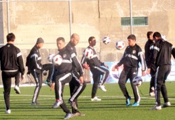 منتخبنا الكروي يواصل تدريباته استعدادا للنهائيات الاسيوية