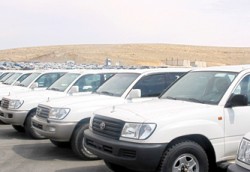 لجنة لإعادة النظر بقرار منع إدخال مركبات الزجاج الملون للسوق المحلية