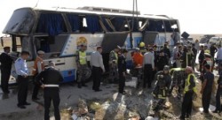3 وفيات و51 إصابة في انقلاب حافلة متجهة إلى سوريا
