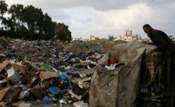 الفلسطينيون يتهمون إسرائيل بدفن النفايات السامة بالضفة الغربية