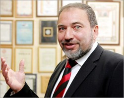 ليبرمان: السلطة الفلسطينية "كيان غير شرعي" ولا يجوز التفاوض معها