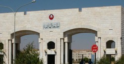 "ذبحتونا" تستغرب انذار 3 طلاب بالهاشمية وزعوا ملصقا يدعو للوحدة العربية