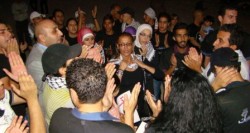 نشطاء يحيون ليلة رأس السنة بنشاط احتجاجي قرب السفارة الاسرائيلية