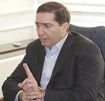 رئيس الوزراء سمير الرفاعي يصل الى بغداد