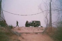 اسرائيل تدرس اقامة سياج حدودي مع الأردن لمنع "التسلل" من دول أخرى