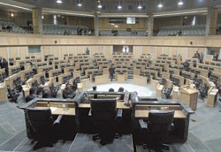 توجه نيابي لاقتراح قانون عفو عام و38 نائباً يدعون لمناقشة "تسعيرة الوقود"