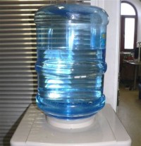 اساليب الاحتيال تطال محال بيع مياه الشرب المعقمة