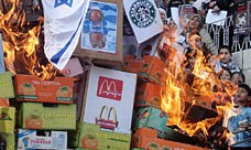 "مقاومة التطبيع" تهدد 3 تجار يصرون على التطبيع بنشر أسمائهم