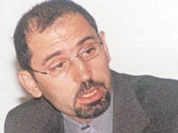 الصفدي ينفي ارتباط قرارات الحكومة بمسيرات "الجمعة"