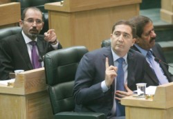 نواب يلوّحون بحجب الثقة عن الحكومة بسبب سياستها الاقتصادية