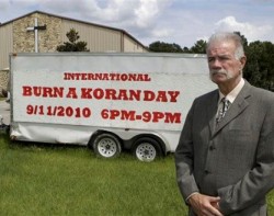 القس جونز يعزم اجراء محاكمة علنية لـ"القرآن الكريم"