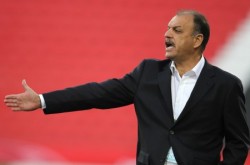 اتحاد الكرة ينفي تجديد عقد عدنان حمد