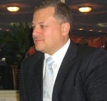 اعتصام عشرات الموظفين بـ"موارد" احتجاجا على فصل زملائهم