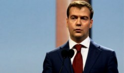 الرئيس الروسي "ميدفيديف" يصل عمان في زيارة تستغرق يومين