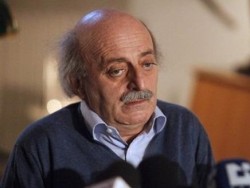 جنبلاط يتخلى عن الحريري ويعلن وقوفه إلى جانب سوريا والمقاومة