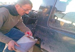 الحاجة أم الاختراع..اردني ينجح في تحويل زيت القلي الى بترول