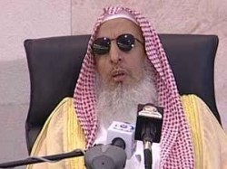 مفتي السعودية منتقدا محرقي أنفسهم: ليسوا شجعانا أو شهداء