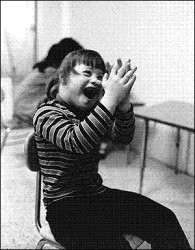 يجب معاملة ذوي الاعاقات بالرفق دون اظهار الحزن والشفقة لانهم بشر مثلنا