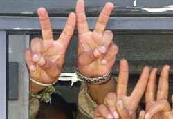 الجزيرة: السلطة اغتالت مقاومين وقريع طلب من ليفني تشديد الحصار