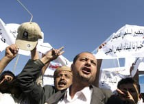 آلاف المتظاهرين في صنعاء يطالبون برحيل الرئيس علي عبد الله صالح