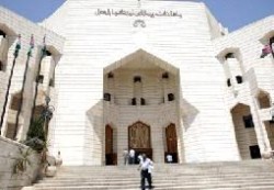 مئات المحامين يعتصمون للمطالبة باصلاحات سياسية والتضامن مع المصريين