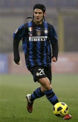 ايقاف كيفو لاعب انترناسيونالي بسبب ضربه لاعبا منافسا