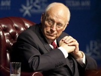 ديك تشيني: مبارك صديق وحليف لأمريكا ويجب أن يعامل بالطريقة التي يستحقها