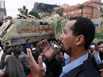 الثورة تدخل يومها الـ14..وسط محاولات للتضييق ومنع وصول الطعام