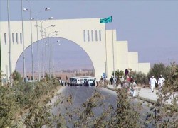 طلبة في "آل البيت" يعتصمون احتجاجاً على رفع أجور المواصلات