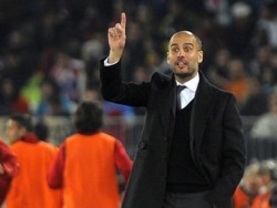 غوارديولا يوافق على تمديد عقده مع برشلونة لمدة موسم واحد