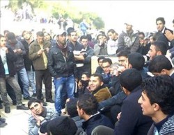 طلبة "البوليتكنك " يواصلون اعتصامهم احتجاجاً على النهج الذي تتبعه الجامعة