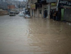 مياه الامطار تغرق شوارع الكورة وجرش