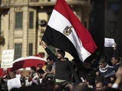 البهجة تغمر المصريين..ويهتفون "الشعب أسقط النظام"