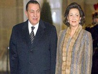 صحف: مبارك حول ثروته لحسابات بدول خليجية وتشاجر مع ابنه جمال وزوجته سوزان