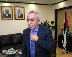 فياض يقدم استقالة حكومته وعباس يكلفه بتشكيل اخرى