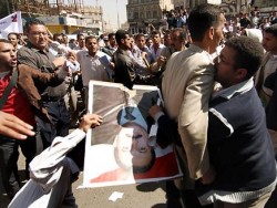 مصادمات بين مؤيدين ومعارضين للرئيس اليمني خلال تظاهرات في صنعاء وتعز