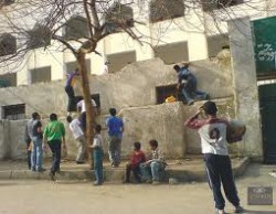 هروب الطالب من مدرسته.. تبعات تربوية واجتماعية