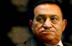 مصدر مصري ينفي نبأ وفاة مبارك ويؤكد إصابته بغيبوبة أفاق منها