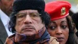 "الست اللى ورا القذافي" تخطف الأضواء من "الراجل اللي ورا عمر سليمان"