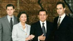 النائب العام المصري يطالب الخارجية بتجميد أرصدة مبارك وأسرته