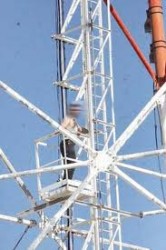 شاب عشريني يحاول الانتحار من على برج اتصالات في اربد