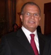 السفير الليبي في الأردن يستقيل من منصبه ويؤكد وقوفه مع الثوار