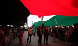 مسيرة "الجامع الحسيني" تتجه إلى السفارة الليبية لدعم الثورة