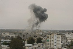 تصعيد اسرائيلي.. 3 غارات متتالية على قطاع غزة