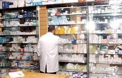 "الصيادلة" توقف صرف أدوية مشتركي شركات التأمين الصحي